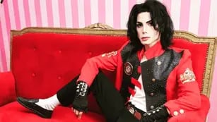 Confundieron al imitador de Michael Jackson con Felipe Pettinato y le pegaron