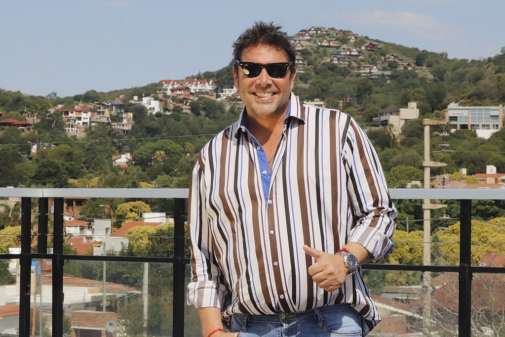 El actor se instaló en Carlos Paz donde está haciendo temporada de teatro y televisión.