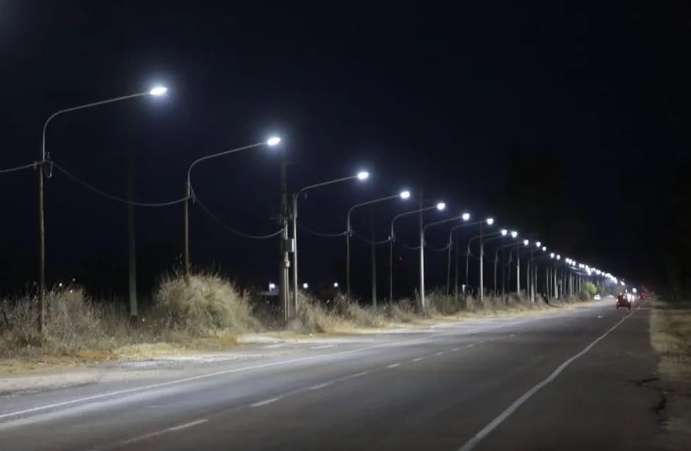 Vialidad Mendoza ya reconvierte más de 200 luminarias a LED en la Ruta Provincial 95 en San Carlos. Foto: