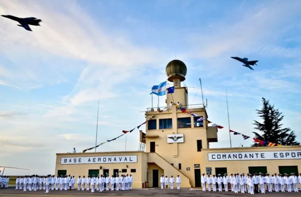 La Comisión de Estudios del Fenómeno OVNI en Argentina asegura haber recibido información de que cuatro OVNIS sobrevolaron la base militar.