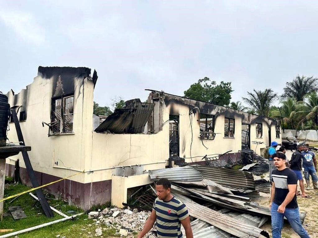 Al menos 19 estudiantes murieron en el incendio. Foto: Clarín.