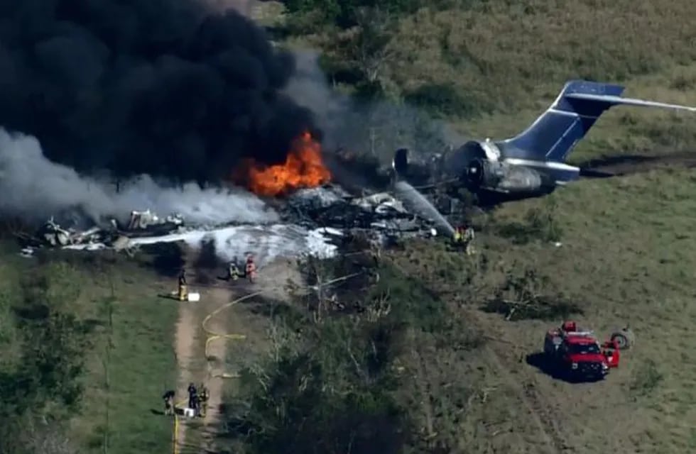 Un avión se estrelló e incendió en el estado de Texas, Estados Unidos. Foto: Gentileza