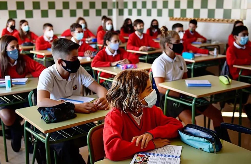 España regresa a clases con tapabocas, ventilación y 61% de jóvenes entre 12 y 17 años vacunados. Gentileza / diariotextual.com