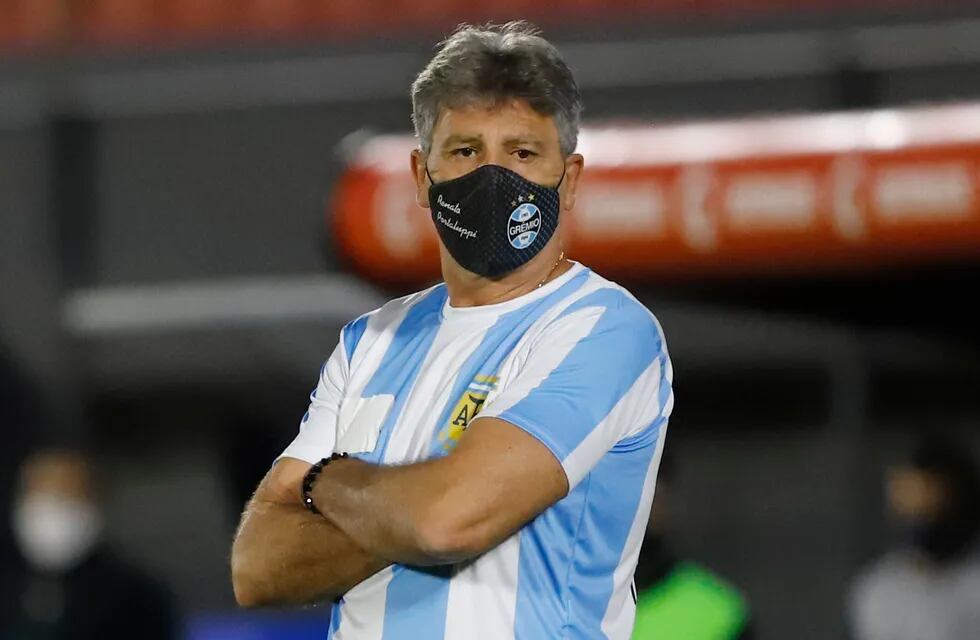 Renato Gaúcho y su camiseta homenajeando a Maradona en un partido de la Copa Libertadores. / Gentileza.