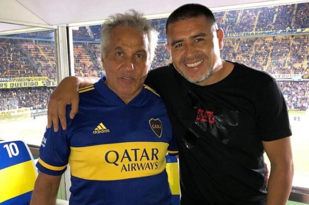 Alberto Márcico junto al vicepresidente Juan Román Riquelme, en un partido de Boca en La Bombonera. (Instagram).