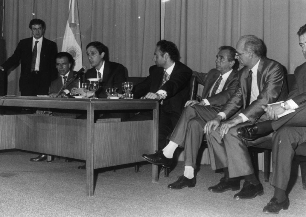 1993: Menem junto a Gabrielli, José Manzano y Eduardo Bauzá