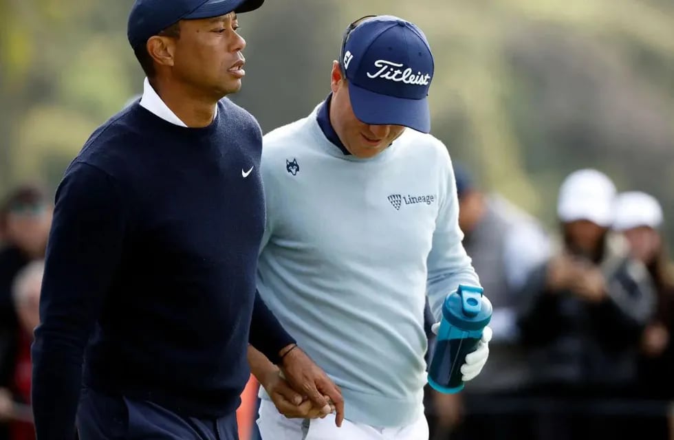 Tiger Woods le dio un tampón a otro golfista en pleno torneo y causó indignación en las redes.