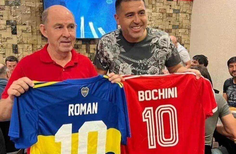 Bochini, máximo ídolo en la historia de Independiente y Riquelme, el número 1 en la historia de Boca. / Gentileza.