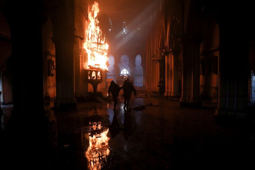 Incendio en la iglesia de Carabineros - 