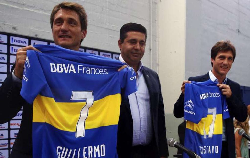 
    Luego de su etapa como futbolistas, el otrora presidente de Boca, Daniel Angelici, contrató a los Barros Schelotto como DT.
   