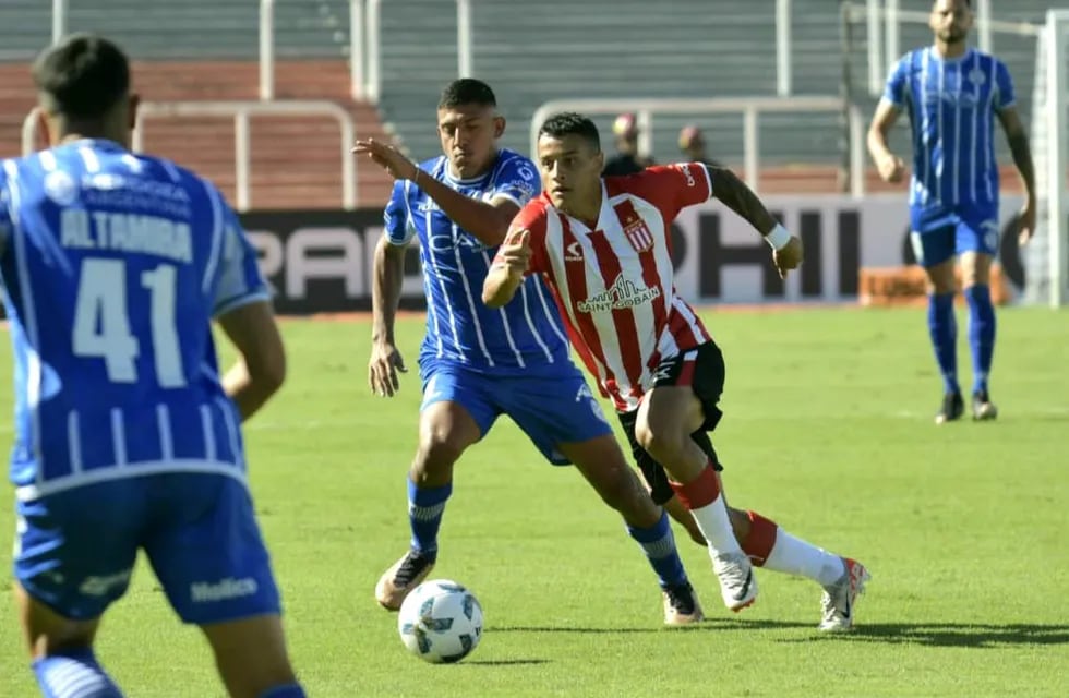 Godoy Cruz enfrenta a Estudiantes de La Plata por la octava fecha de la Copa de la Liga / Orlando Pelichotti.