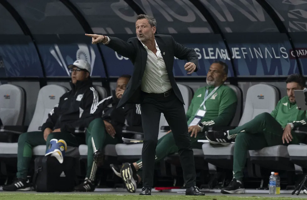 El entrenador argentino Diego Cocca fue despedido cuatro meses después de asumir en el cargo al frente de México. (@FMF)