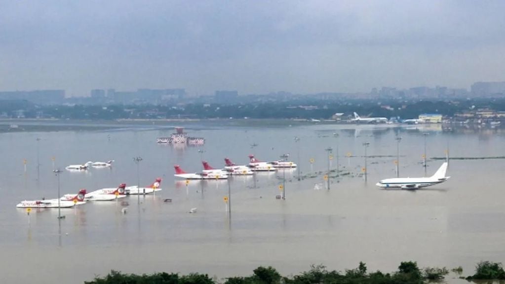 Las impactantes imágenes de las inundaciones en Dubai. Foto: gentileza New Straits Times