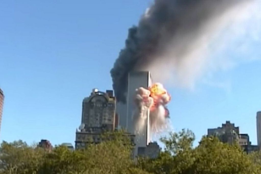 Un aficionado compartió en Youtube un video en el que se ve al segundo avión estrellarse contra el Word Trade Center.
