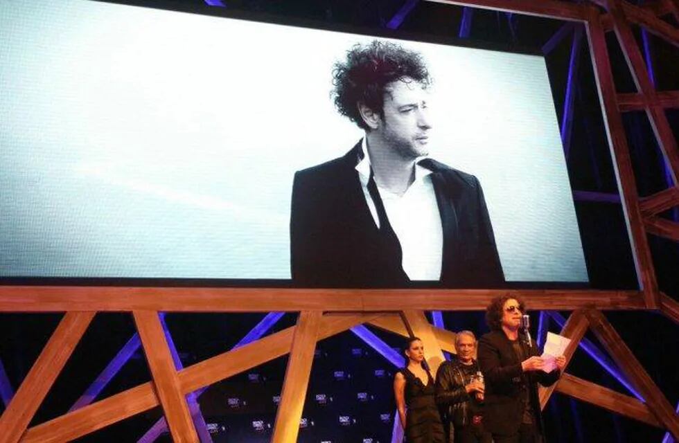 Emoción y homenaje para Gustavo Cerati en los Premios Gardel 2014