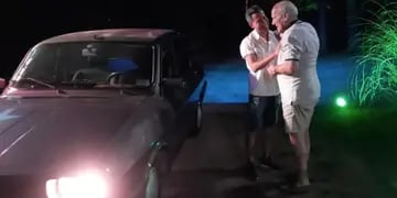 Le regaló un auto a su abuelo