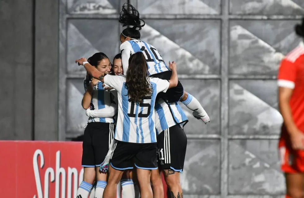 Argentina se despidió con una goleada ante Perú y viaja a Nueva Zelanda para disputar el Mundial. (@Argentina)