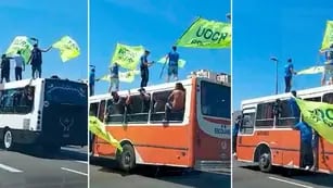 Video: militantes del gremio de la Uocra se subieron al techo de un micro en plena autopista