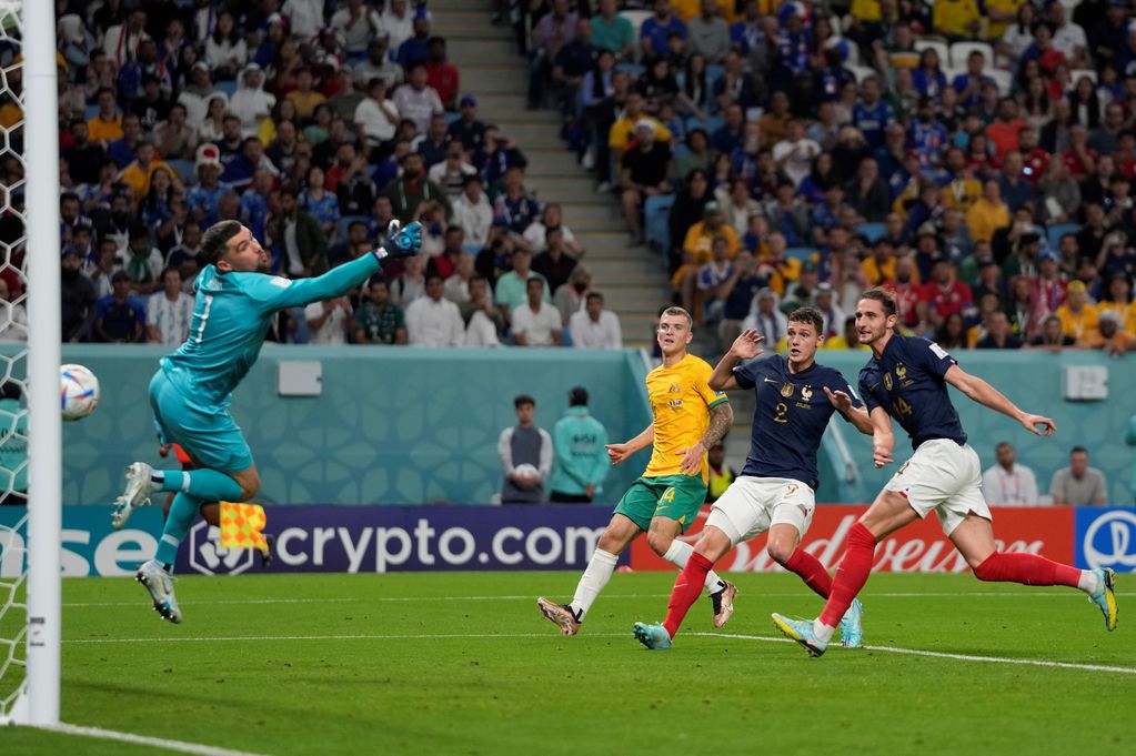 Rabiot ya conectó para establecer el primer gol del conjunto frances en el triunfo ante Australia 4 a 1 (AP).