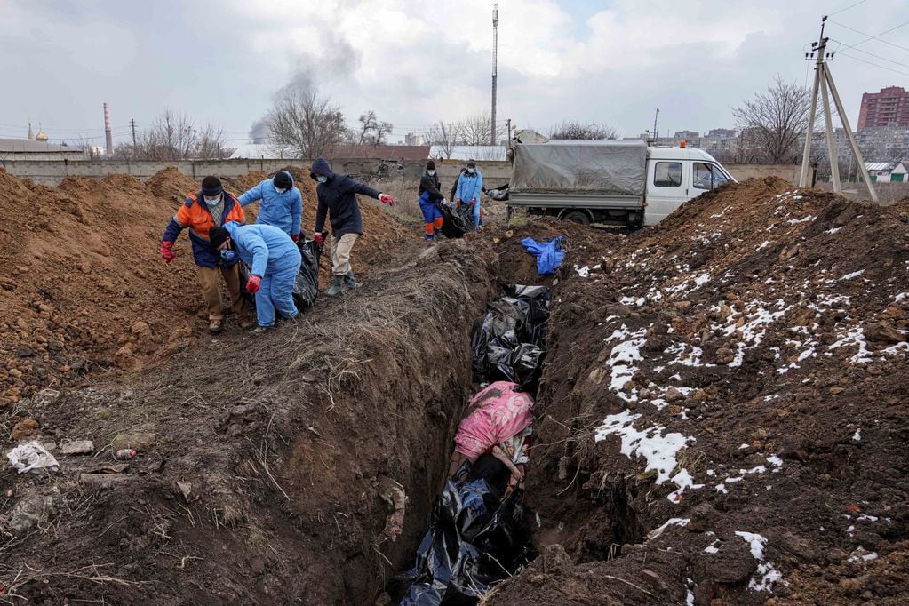 Mass graves in Mariupol. 