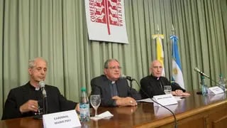 El presidente de la Conferencia Episcopal Argentina, monseñor Oscar Ojea, durante la conferencia de prensa