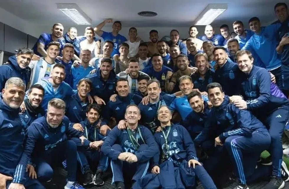 El festejo íntimo de la Selección Argentina tras el triunfazo en la altura. / Gentileza.