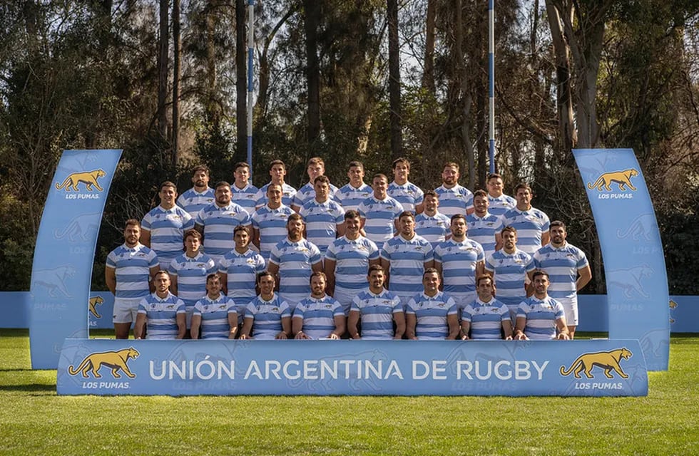 Los Pumas y la foto oficial del equipo de 33 jugadores que representarán al rugby argentino en el Mundial Francia 2023. (Prensa UAR)