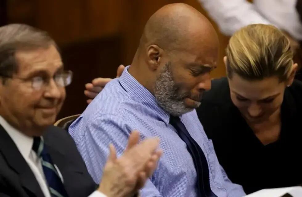 Las lágrimas de Lamar Johnson tras ser liberado 28 años después por un crimen que no cometió. Foto: Christian Gooden/St. Louis Post.