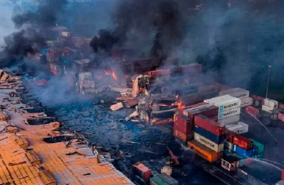 Incendio en depósito en Bangladesh