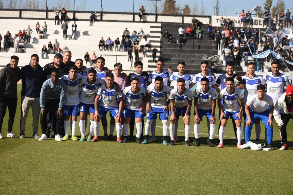 Deportivo Luzuriaga volvió a jugar en la Liga Mendocina después de diez años, fue subcampeón y se clasificó al Regional Amateur 2023/24. / Gentileza
