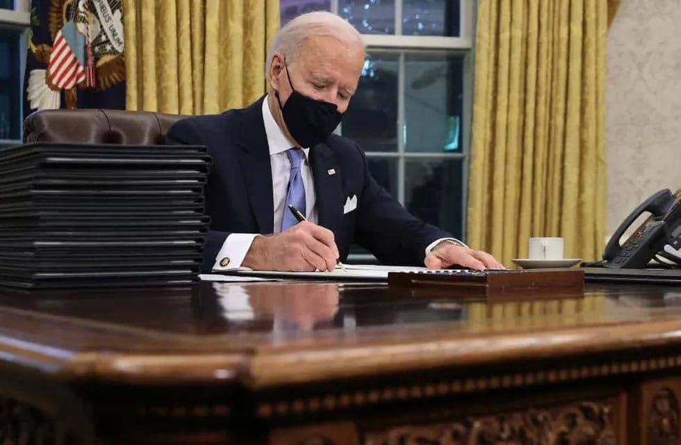 Joe Biden firmó severos decretos tras asumir como presidente.