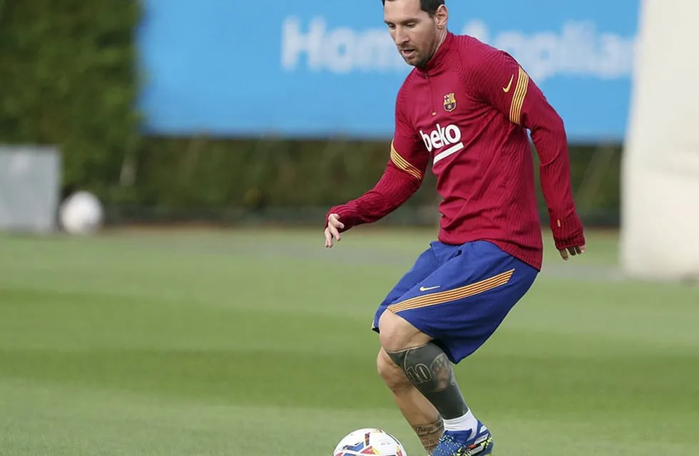 Messi entrena y espera el comienzo de la temporada con el Barcelona, aunque resta saber qué pasará con su futuro. / Gentileza.