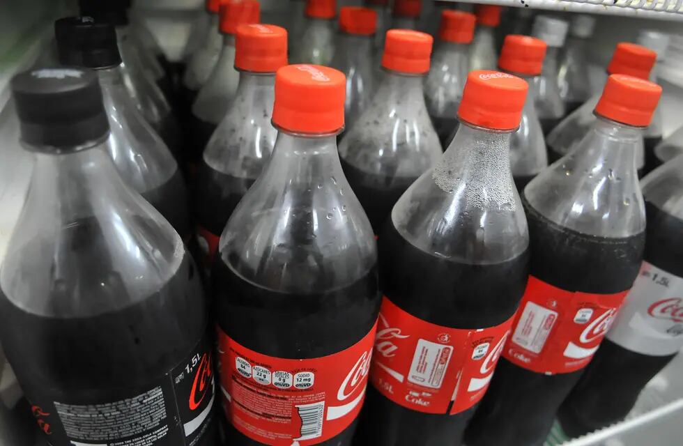 Un trabajador de Coca-Cola podría ser despedido si es visto consumiendo productos de Pepsi o visitando los restaurantes de su propiedad, según indicó un usuario de la red social Quora. / Foto: Claudio Gutierrez / Los Andes