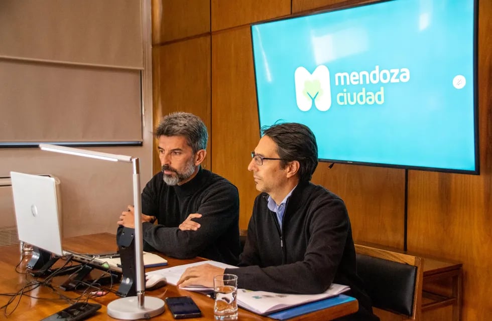 El intendente Ulpiano Suarez y el secretario de Desarrollo Urbano de la Ciudad de Mendoza, Juan Manuel Filice.
