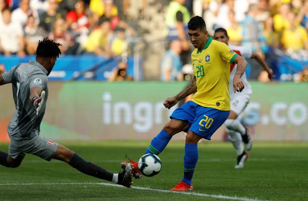 Brasil goleó a Perú y se clasificó primero en su grupo de la Copa América