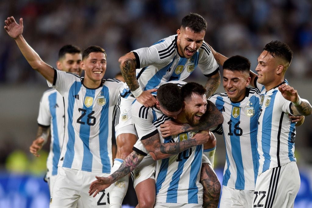 La Scaloneta, con Messi a la cabeza, vuelve a Argentina para el delirio de los hinchas. 