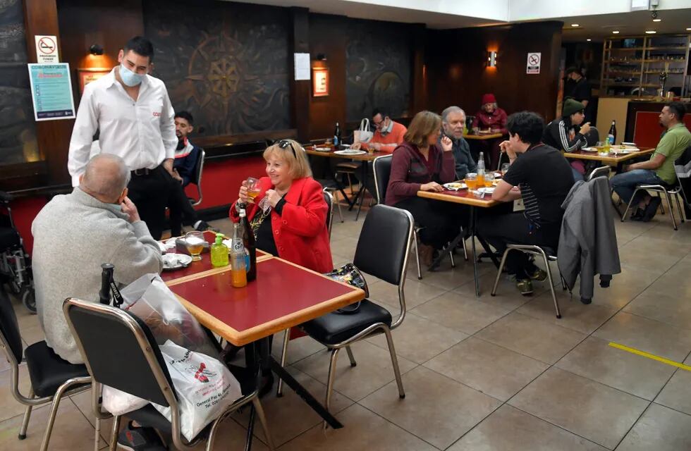 En Mendoza, la reunión familiar deberá hacerse solamente en locales gastronómicos, con reserva previa y en mesas de hasta 6 personas