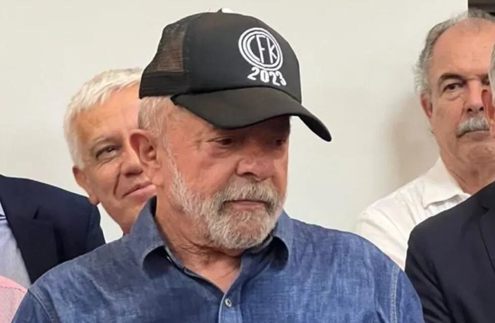 Lula da Silva, demostró su apoyo político con la famosa gorra "CFK 2023"