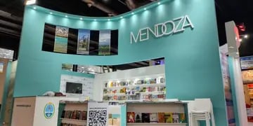 Stand de Mendoza en Feria del Libro de Buenos Aires 2022