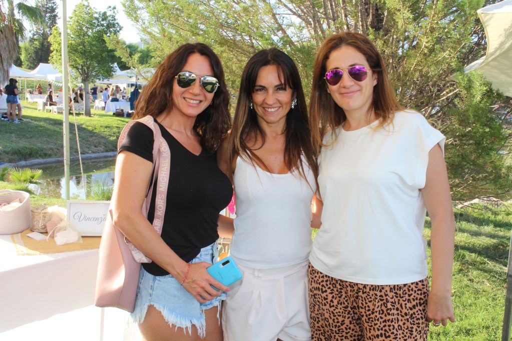 Valeria Robles, Gabriela Bellantonio y Natalia Cordero.