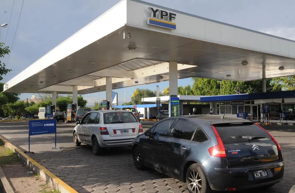 Septiembre empezó con un nuevo incremento de combustibles de YPF