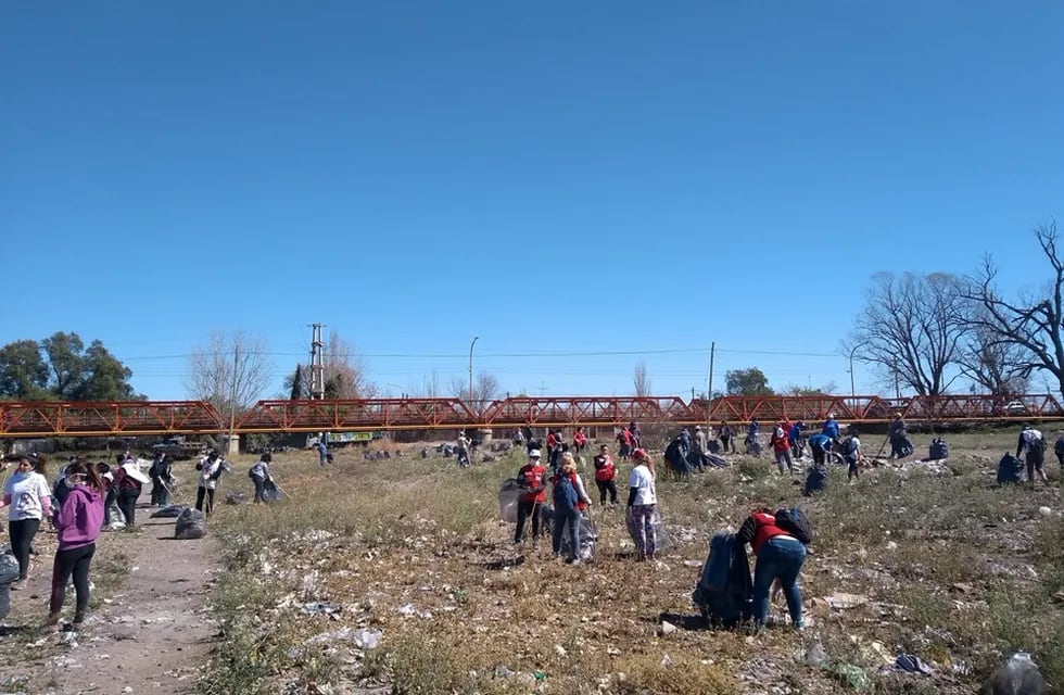 Voluntarios recolectaron más de 1.200 kilos de basura en Valle Grande.