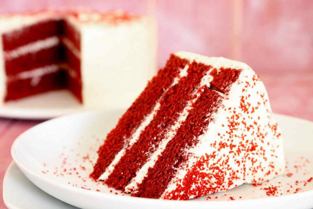 Bizcochuelo rojizo y suave, las características de la torta "red velvet"