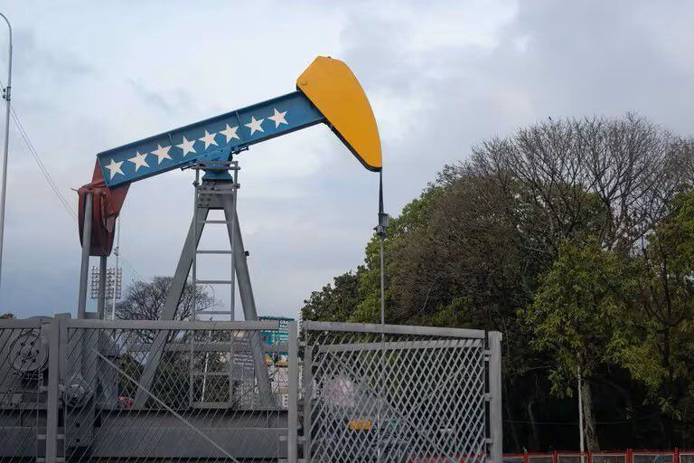 Estados Unidos repondrá las sanciones al petróleo venezolano. Foto: EFE.