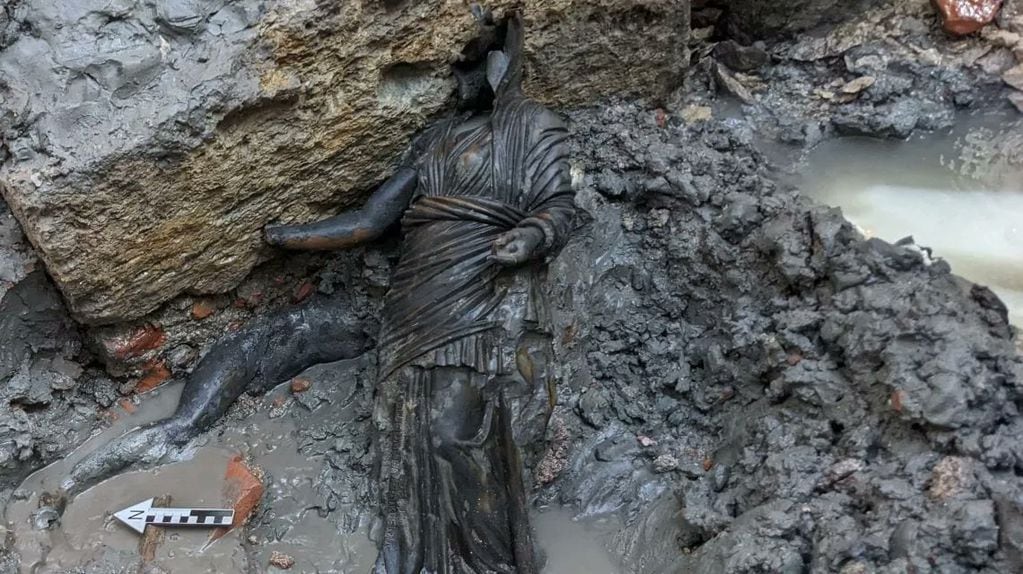 Encontraron 24 estatuas romanas y monedas de oro en Italia: “Es un descubrimiento que reescribirá la historia”.