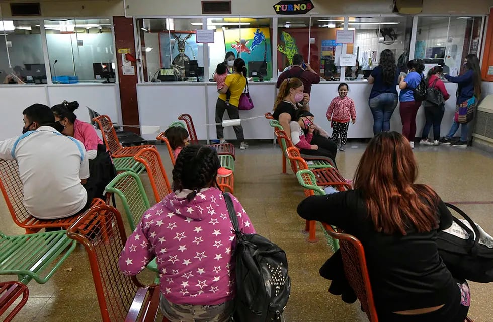 A fines de julio, en Mendoza  se informó que se duplicó la cantidad de niños y adolescentes internados por COVID-19 en el Hospital Notti. Foto: Orlando Pelichotti / Los Andes
