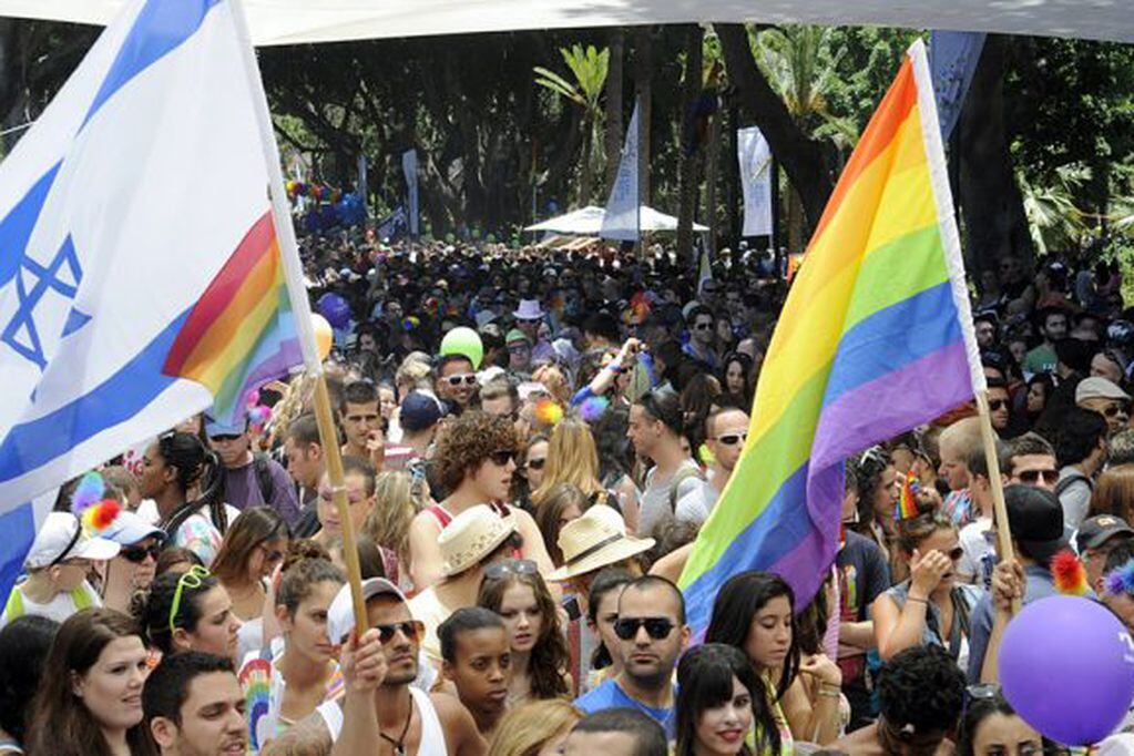 Mas de 100.000 personas marchando por el orgullo gay. / Gentileza