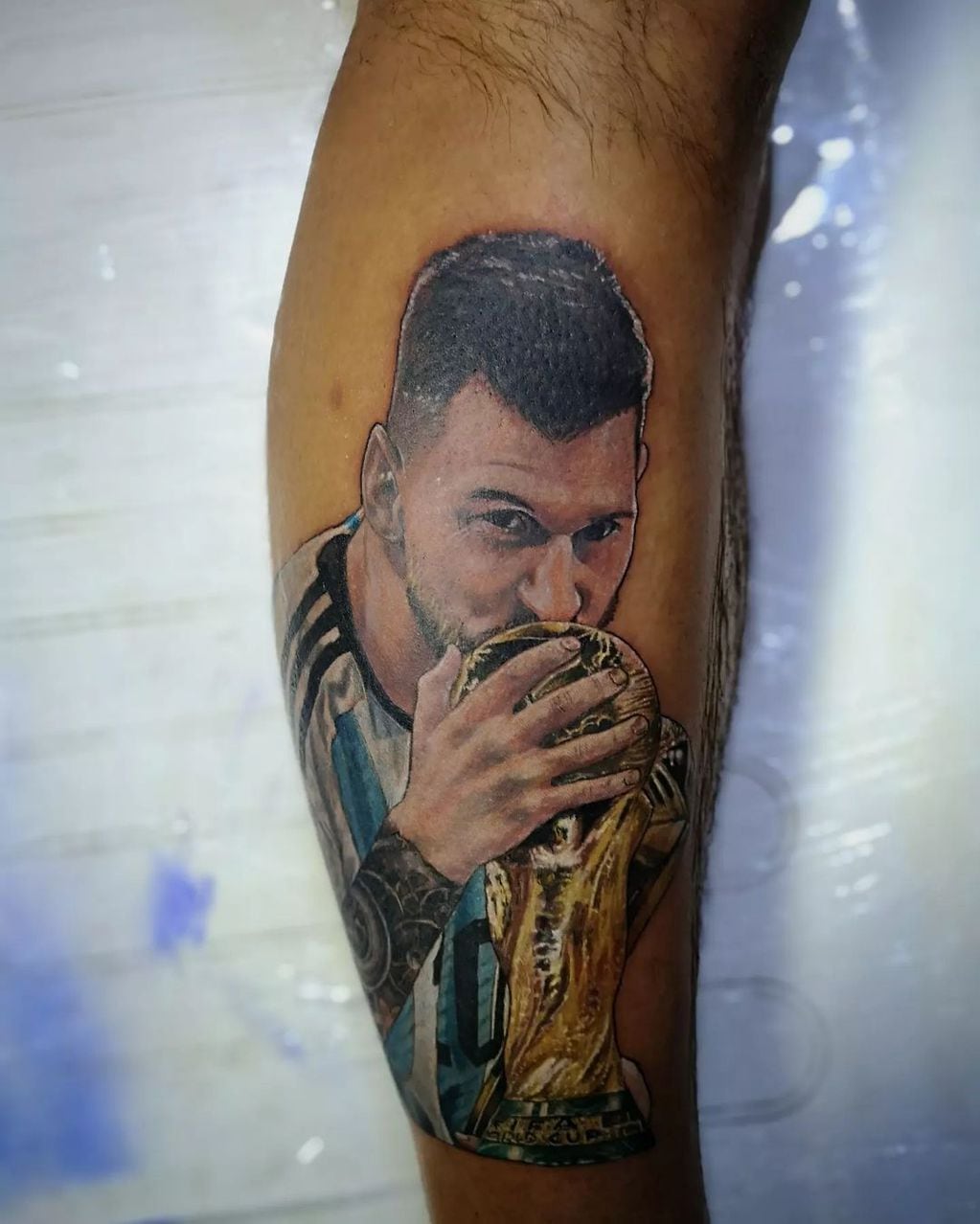 Uno de los tatuajes de Messi que se hicieron en Mendoza. / gentileza