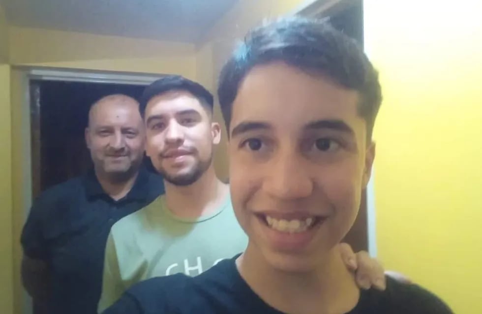Nacho Romero junto a su hermano y su papá