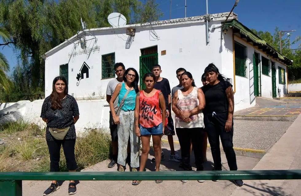 Vandalismo y robos en la escuela 1-352 Gobernador González de Panquehua. | Foto: Orlando Pelichotti / Los Andes